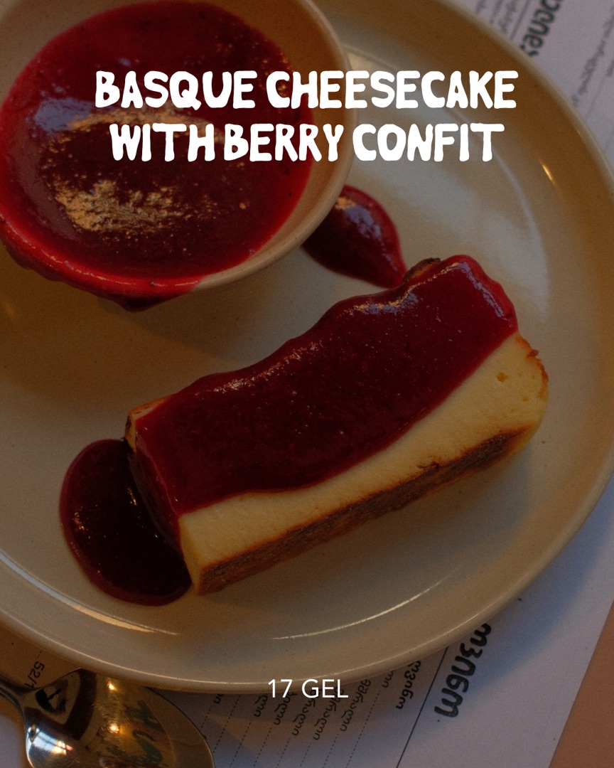 Basque cheesecake with berry confit