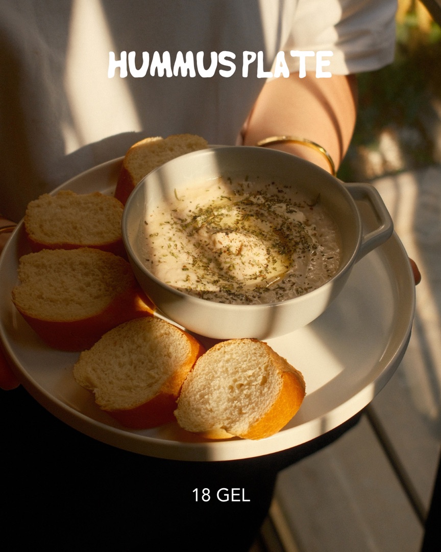 White bean hummus with Georgian savory bread