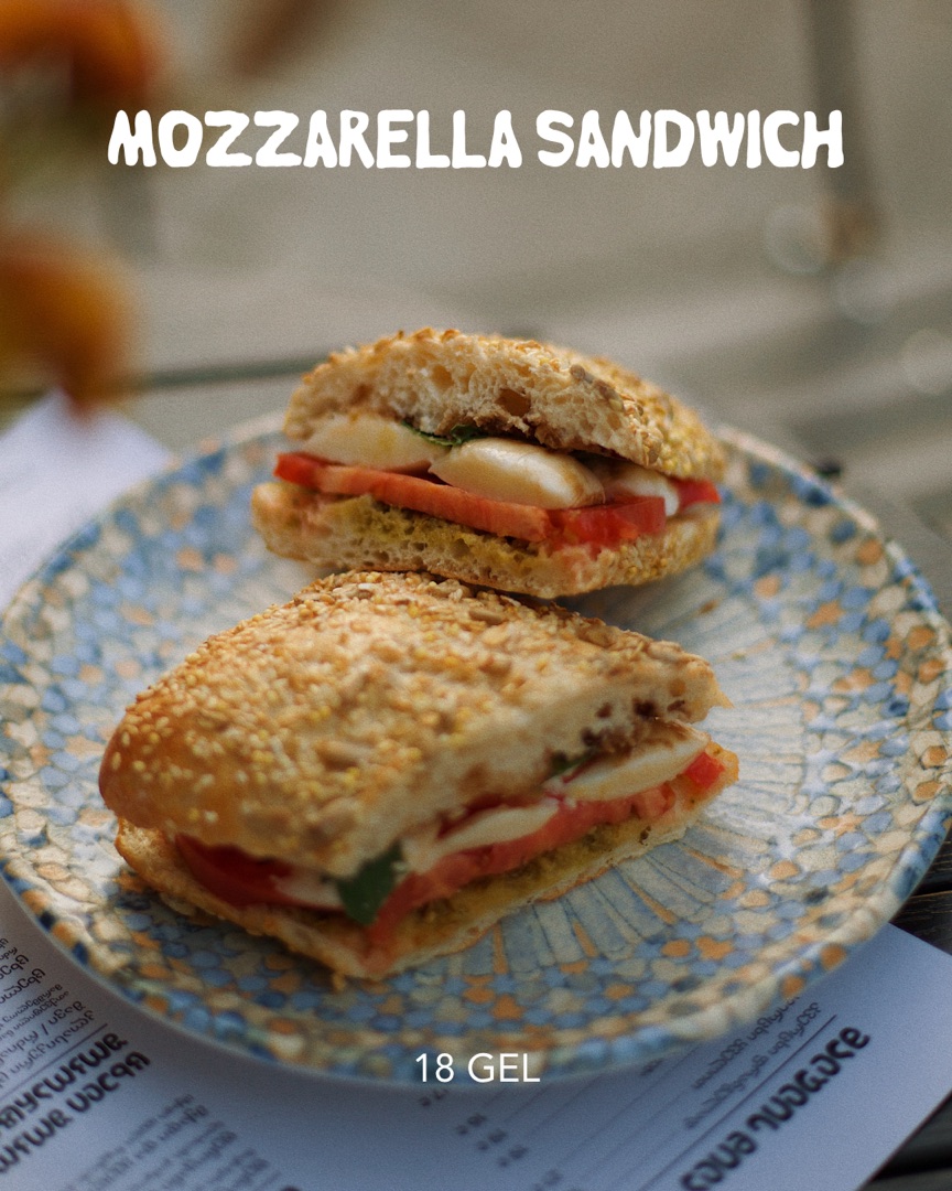 Mozzarella sandwich